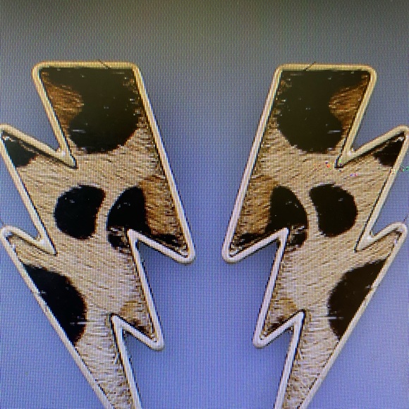 Spotted Cowhide Bolt Set - Picture 2 of 2